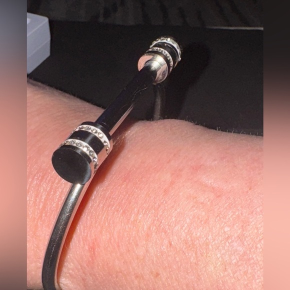 14k GOLD PLATED STAINLESS STEELE SCREW BANGLE BRACELET WITH RHINESTONES - Picture 4 of 7